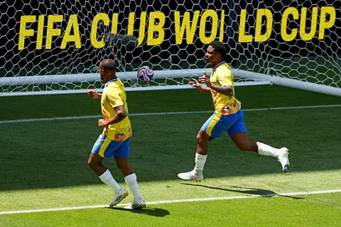 أجواء ولقطات من مباراة صنداونز وبروسيا دورتموند (صور)
