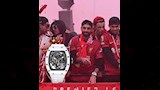 صلاح يحتفل بالدوري ويرتدي ساعة فاخرة