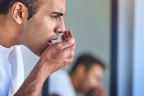 تعاني باستمرار من رائحة الفم الكريهة.. هكذا تتخلص منها