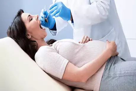 هل يشكل معجون الأسنان خطرًا على صحة الجنين؟